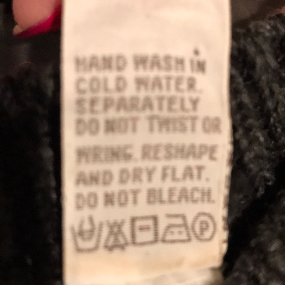 2 sweaters - Picture 4 of 10
